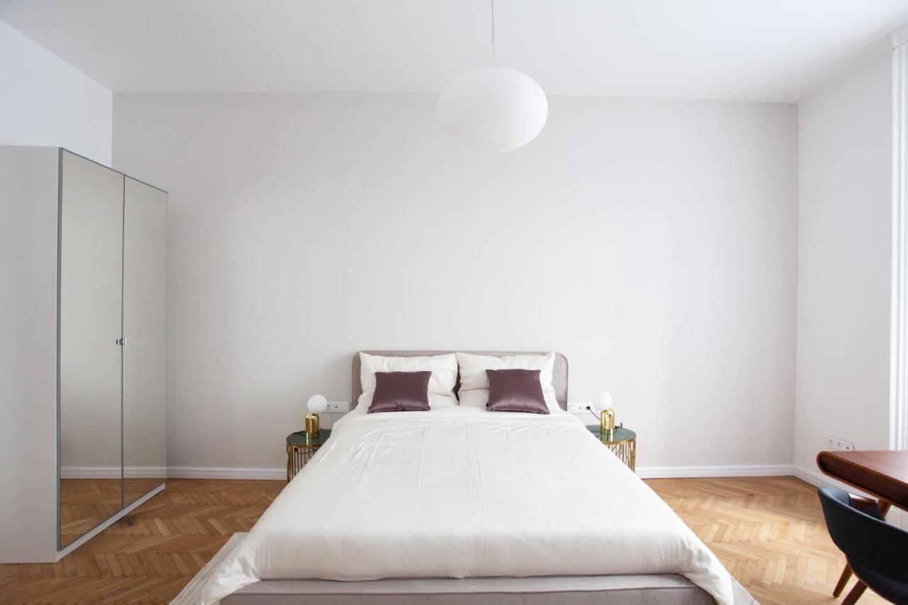 Apartamento Real Deluxe Next To Danube Budapest Exterior foto