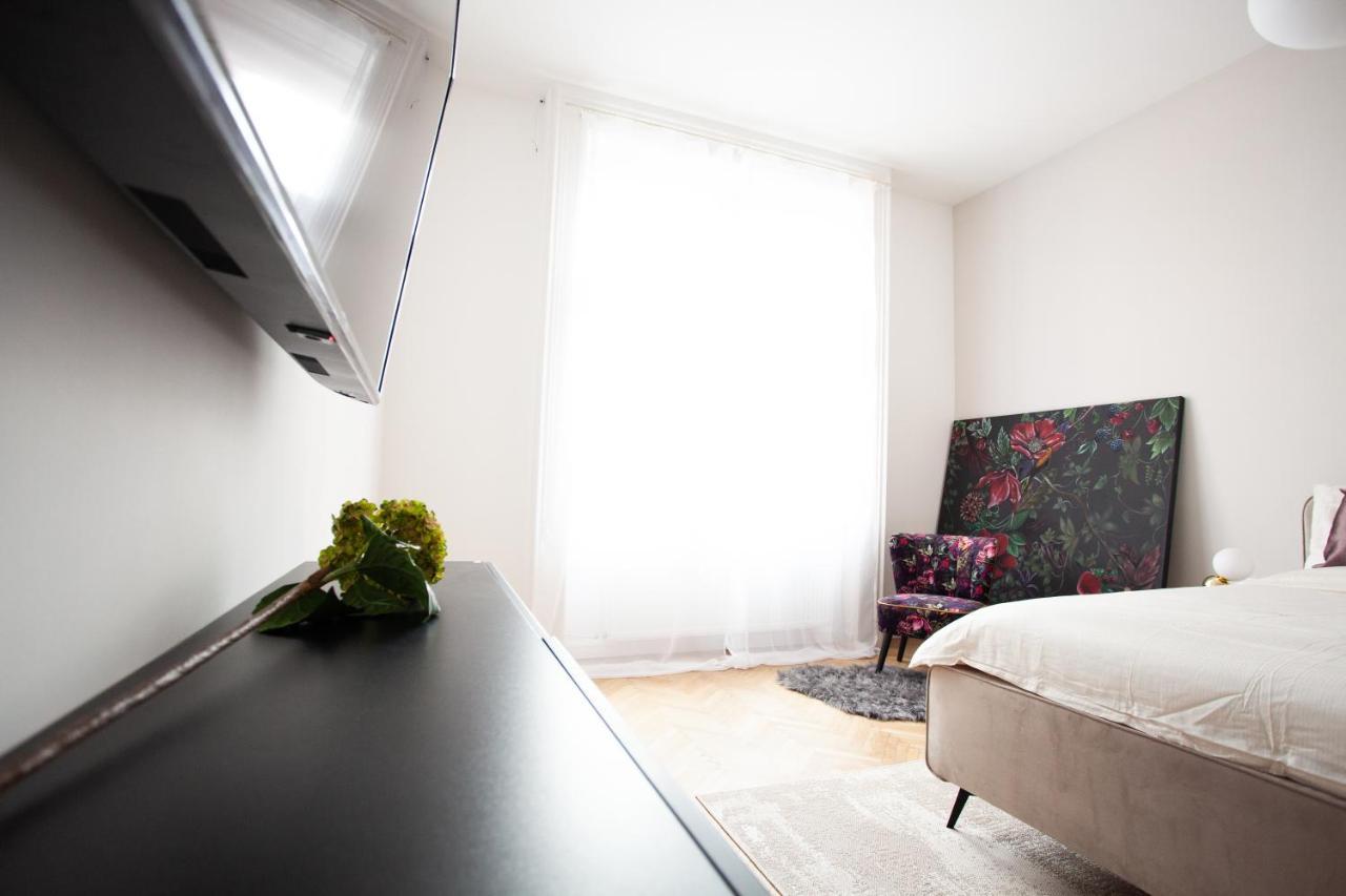 Apartamento Real Deluxe Next To Danube Budapest Exterior foto
