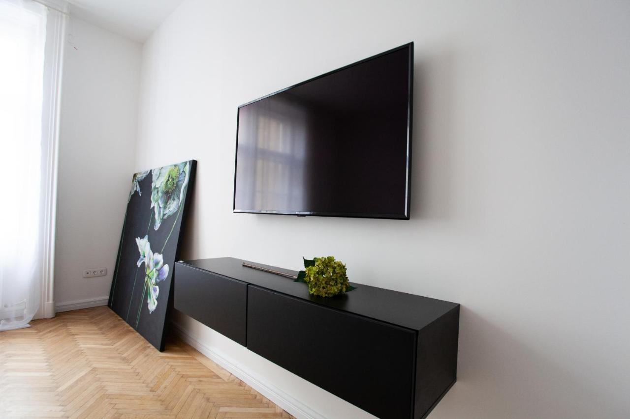 Apartamento Real Deluxe Next To Danube Budapest Exterior foto