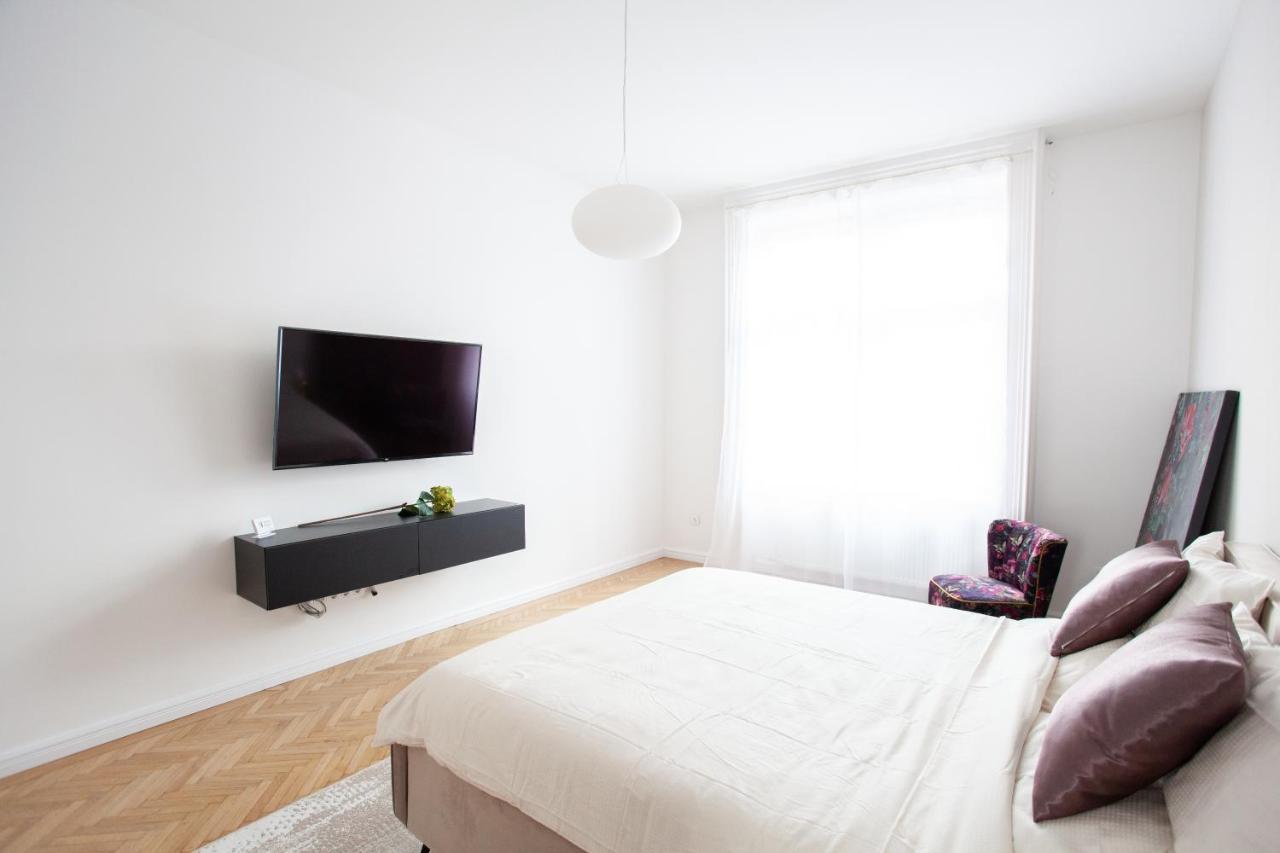 Apartamento Real Deluxe Next To Danube Budapest Exterior foto